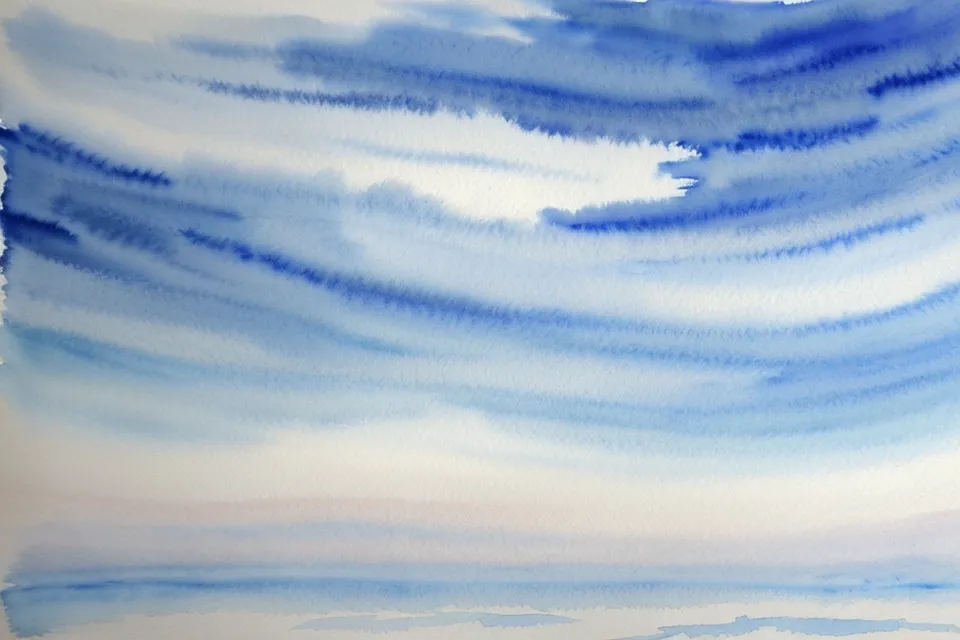 Himmel und Wolken malen: Nahaufnahme eines Aquarell-Himmels mit hellen, ausgesparten Wolkenlücken auf strukturiertem Papier.